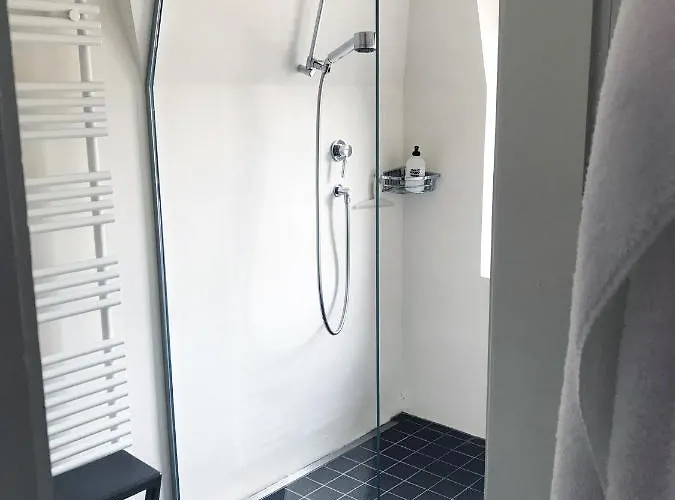 The B شقة برن